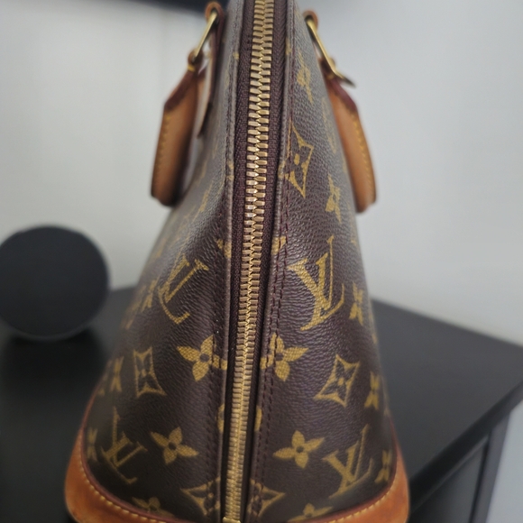 SOLD // Authentic Louis Vuitton Alma pm monogram - Picture 6 of 14